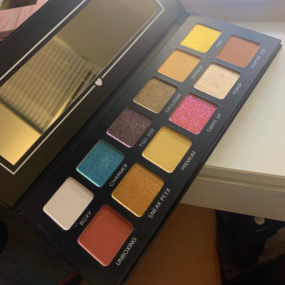 Eyeshadow palette